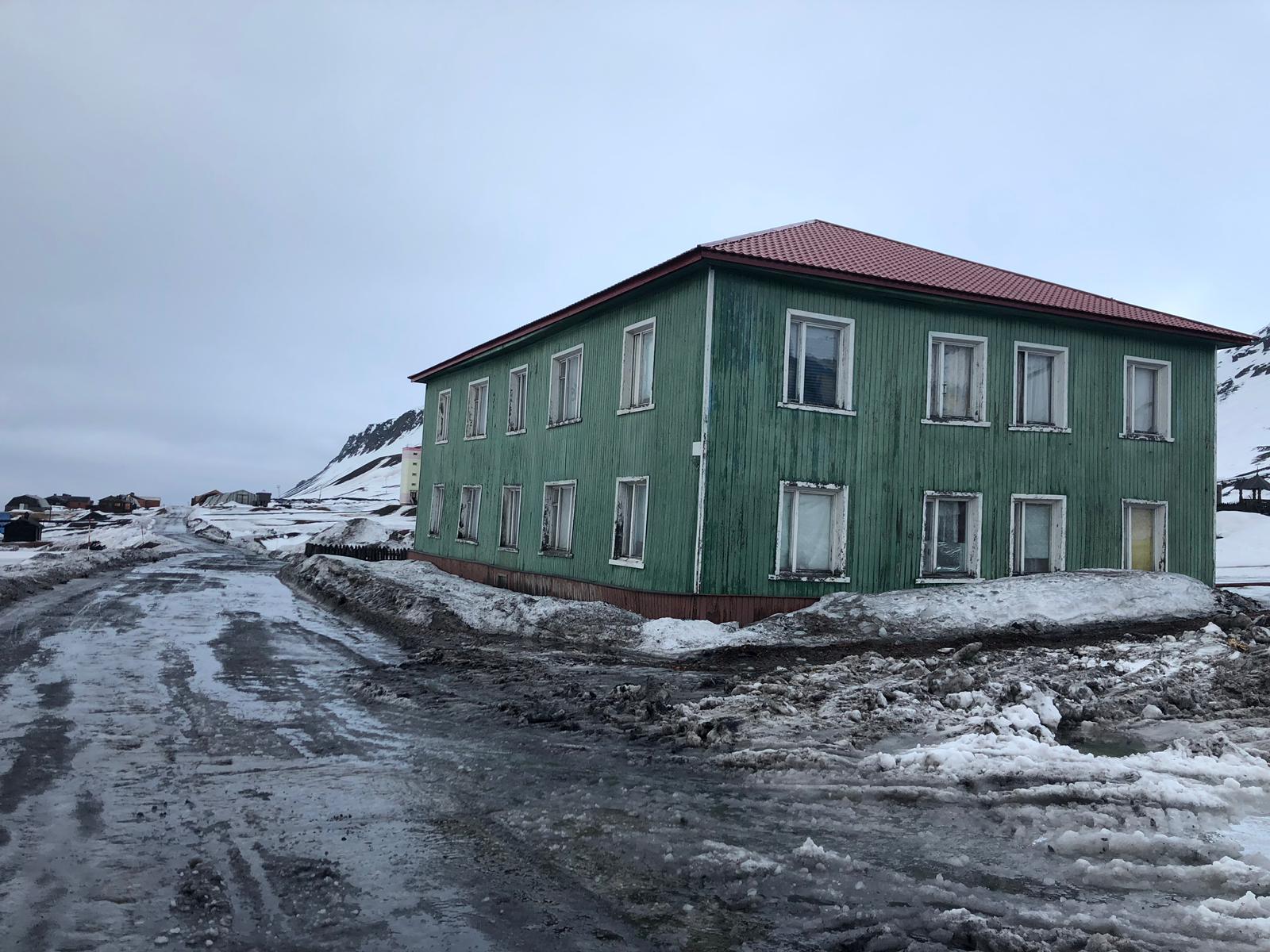 Barentsburg Kömür Madeni ve Köpek Barınağı