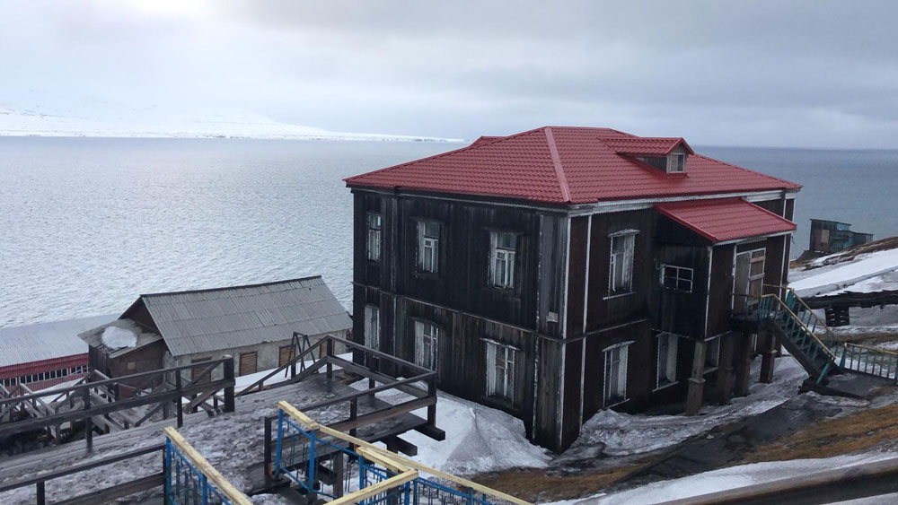 Barentsburg Kömür Madeni ve Köpek Barınağı