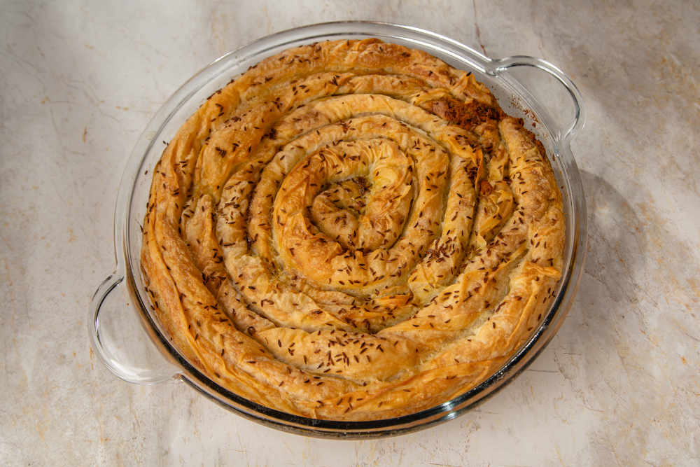 Pastırmalı Humuslu Börek