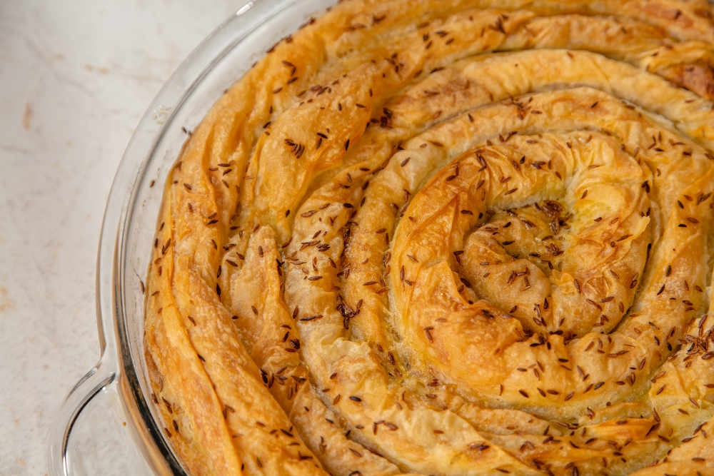 Pastırmalı Humuslu Börek