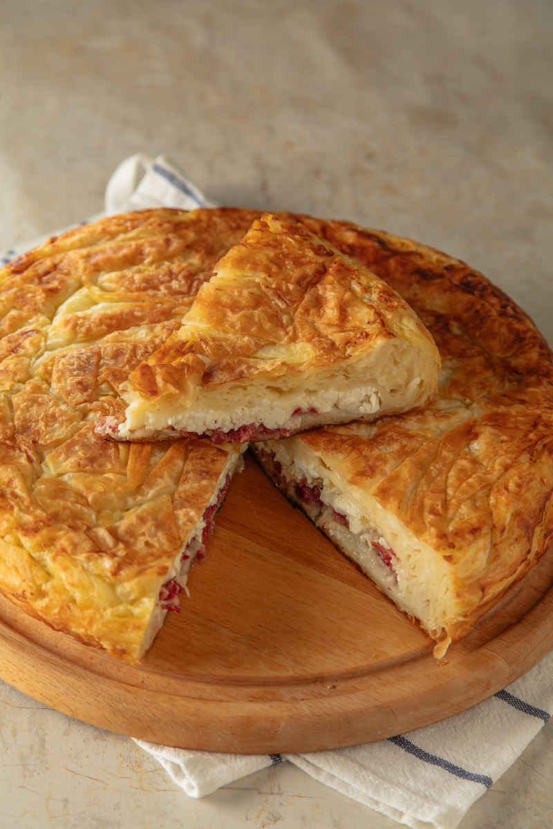 Pastırmalı Peynirli Tava Böreği