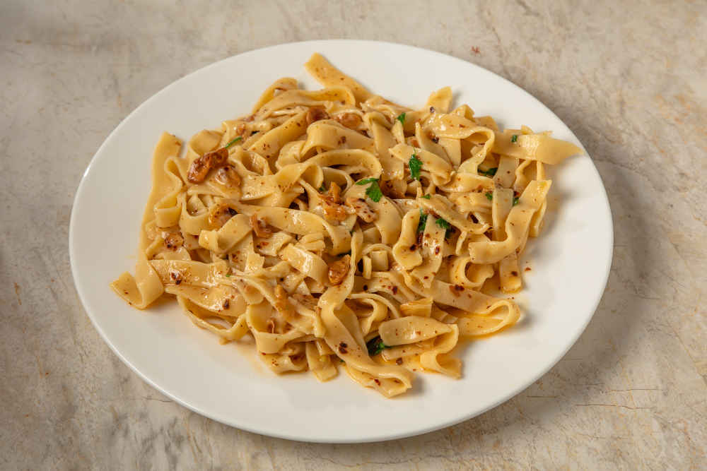 Sarımsaklı El Açması Makarna